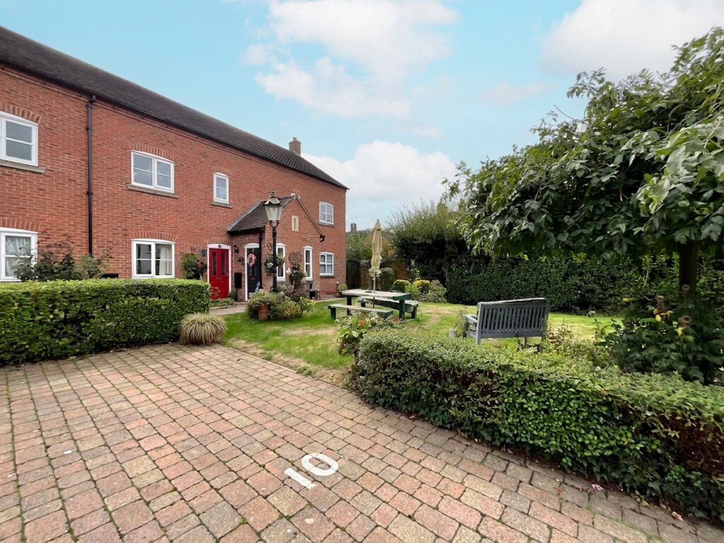 Millers Gate, Stone, ST15