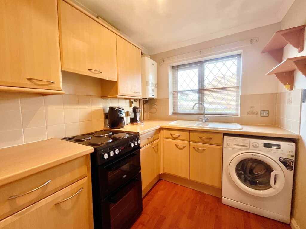 Melrose Avenue, Stone, ST15