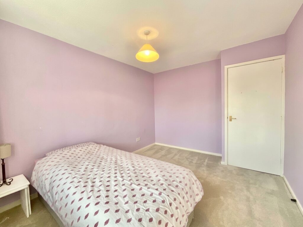 Melrose Avenue, Stone, ST15