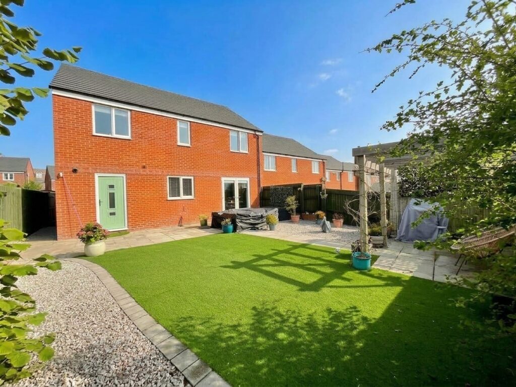 Nixon Lane, Stone, ST15