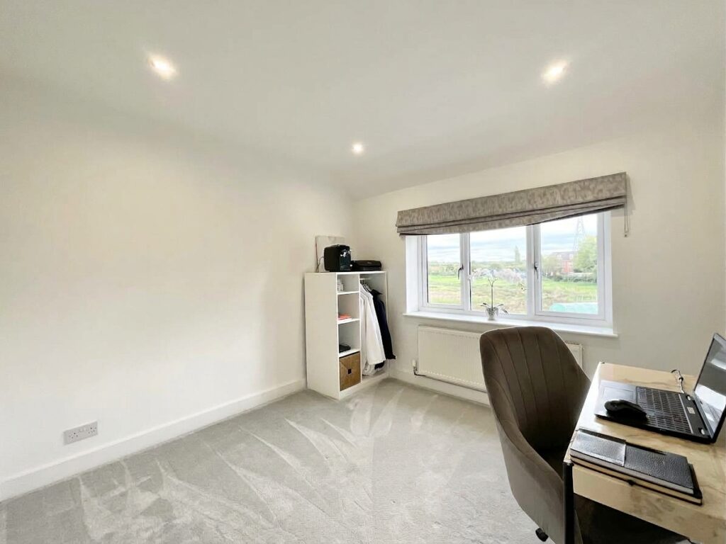 Queensville Avenue, Stafford, ST17
