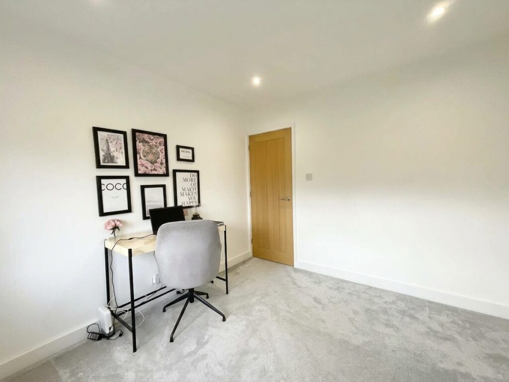 Queensville Avenue, Stafford, ST17