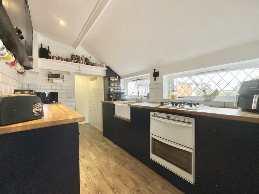 Stone Road, Tittensor, ST12