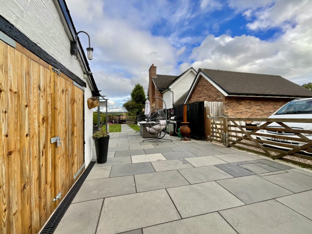 Stone Road, Tittensor, ST12