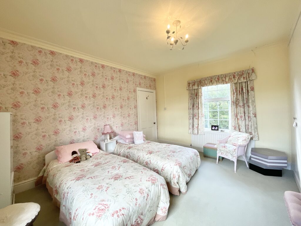 Breach Lane, Tean, ST10