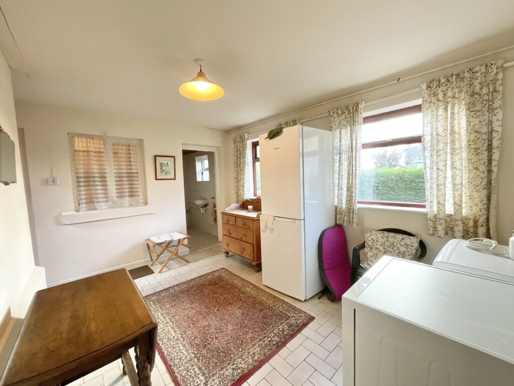 Breach Lane, Tean, ST10