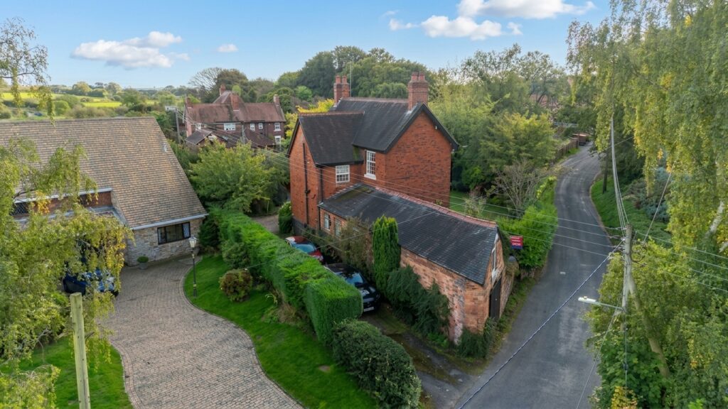 Breach Lane, Tean, ST10