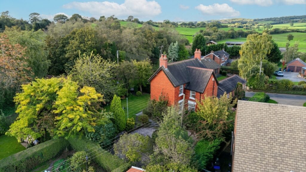Breach Lane, Tean, ST10