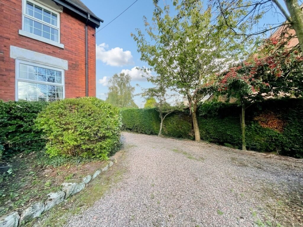 Breach Lane, Tean, ST10