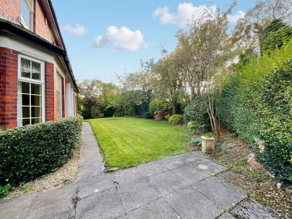 Breach Lane, Tean, ST10