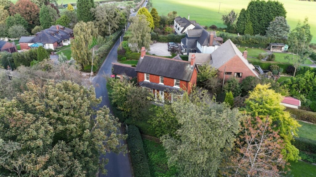 Breach Lane, Tean, ST10